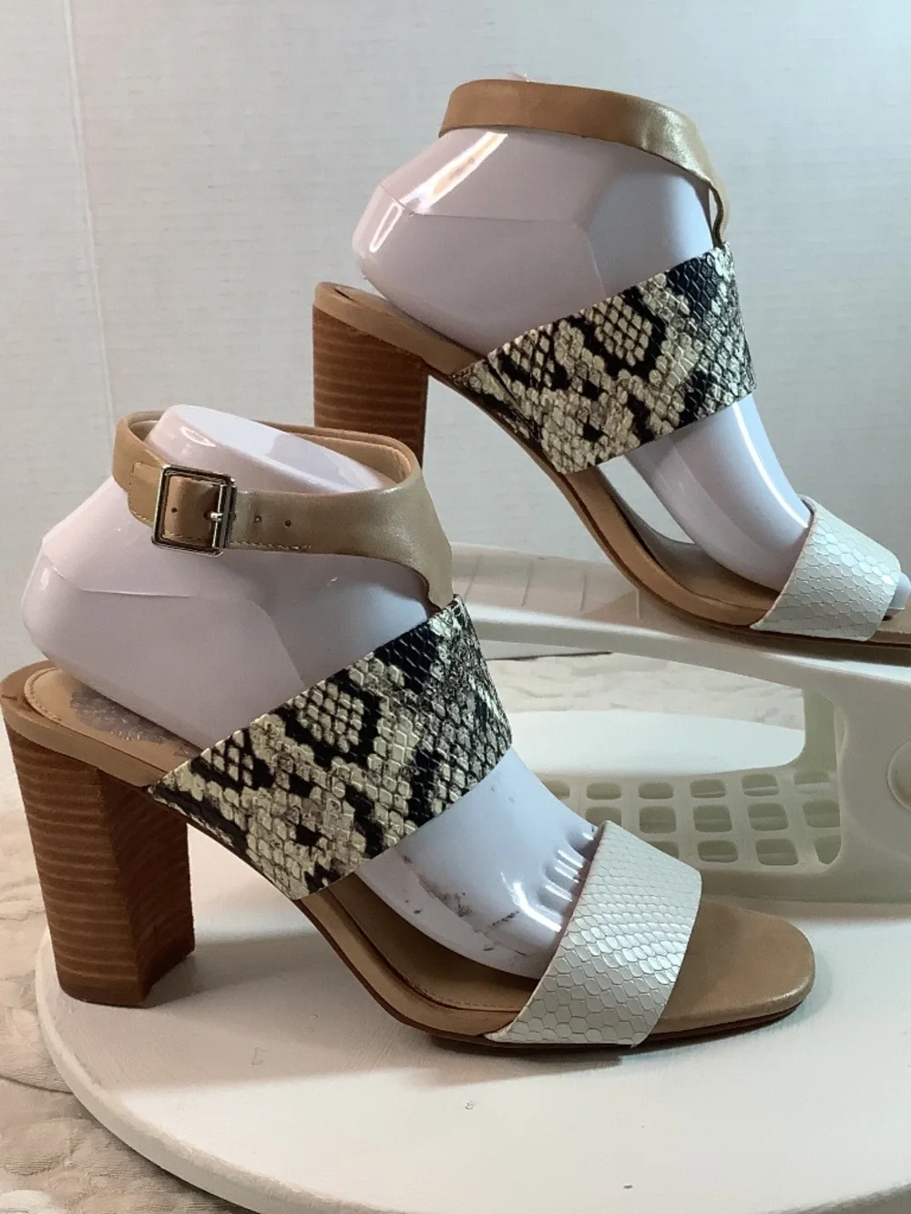 EUC Vince Camuto Warma sandal sz.8.5 snake print peep toe heel